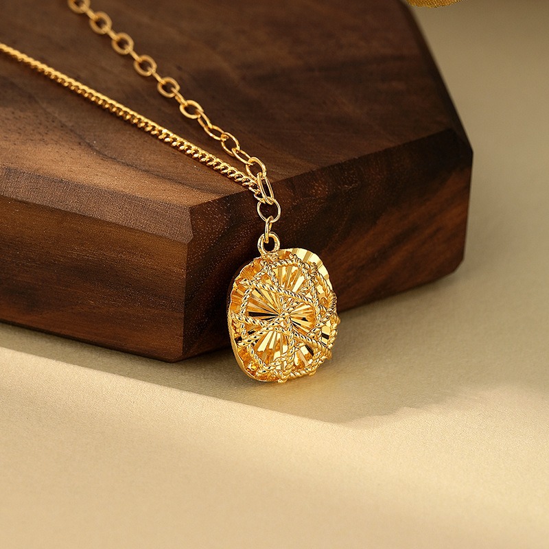 Golden copper gold-plated brushed sparkling cube sugar pendant necklace, light luxury and niche style cube sugar sand gold pendant necklace Specification image