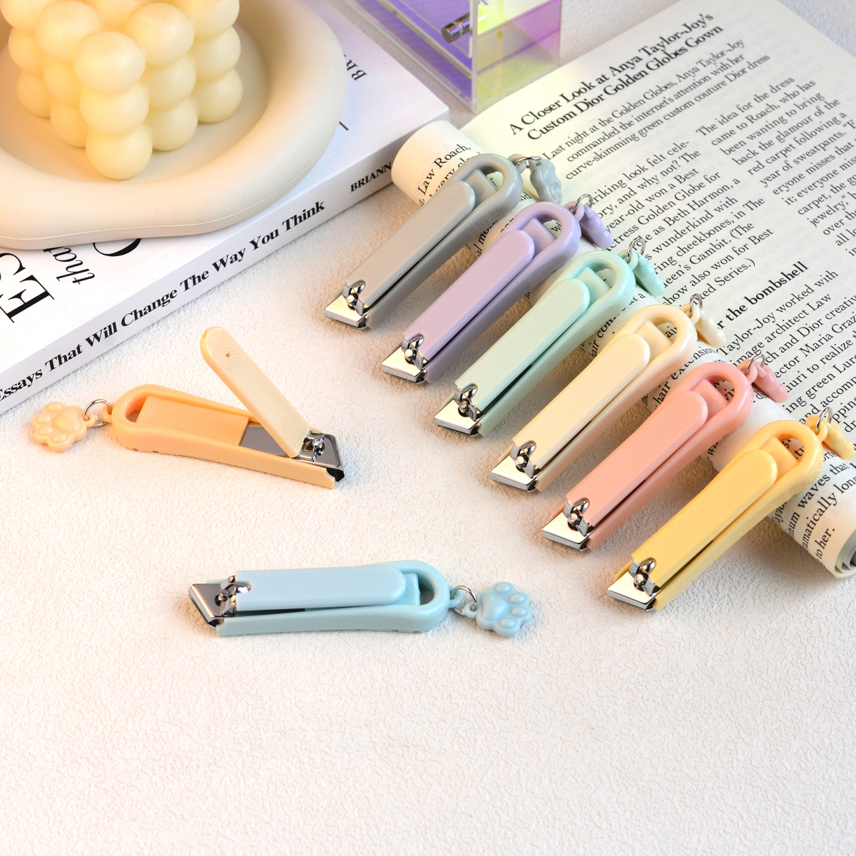 可爱猫爪吊坠指甲刀卡通防飞溅指甲剪高颜值便携指甲钳女士美甲