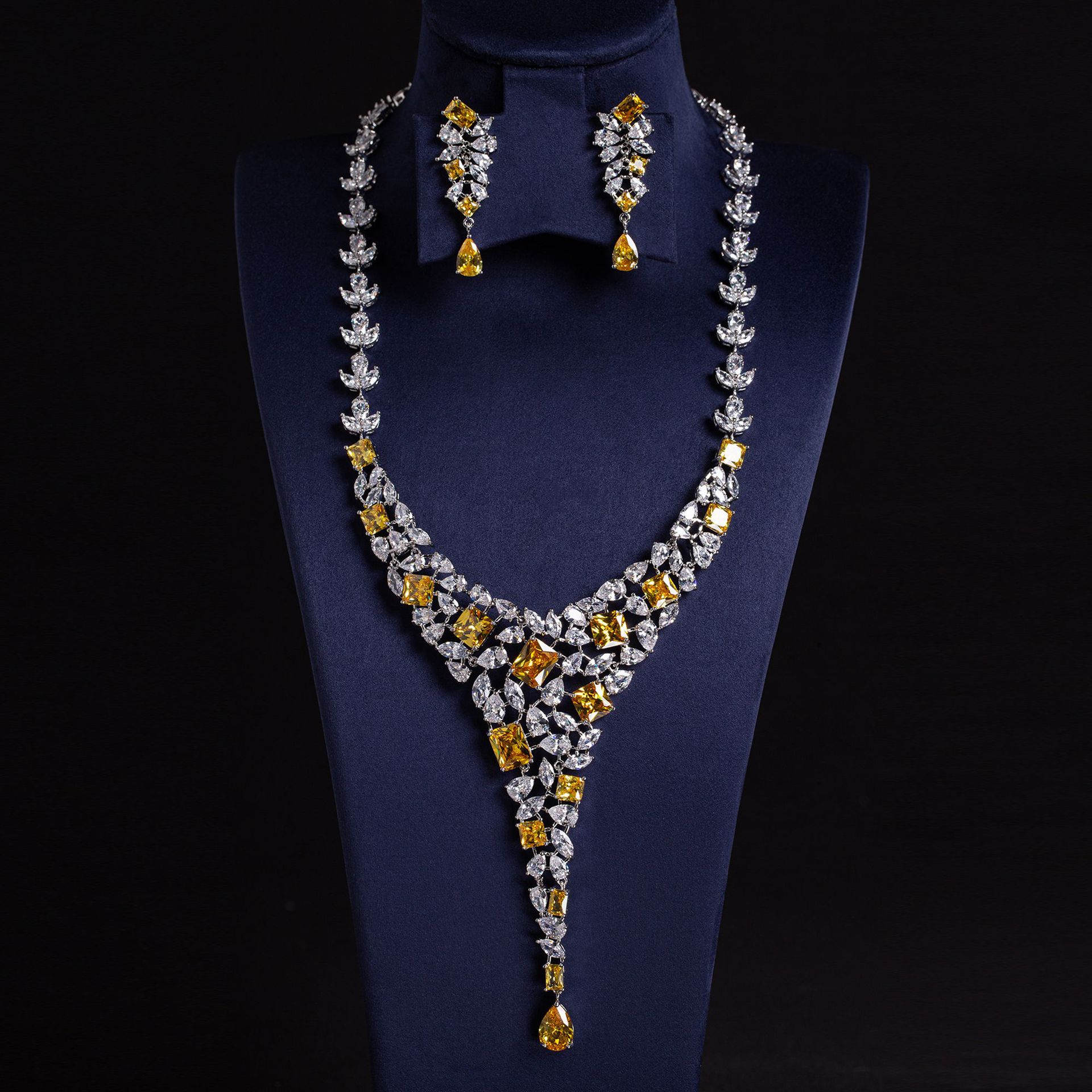 Heavy industry design, high-end sparkle diamond luxurious necklace and earring set, sweet pink water drop elegant banquet accessories Specification image