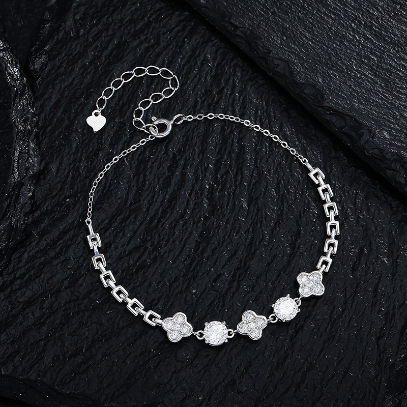 Zhuoheng Select s925 Pure Silver four-leaf Clover Moissanite Jewelry, a light luxury and niche European and American simple, exquisite and high-end men's and women's bracelet Specification image