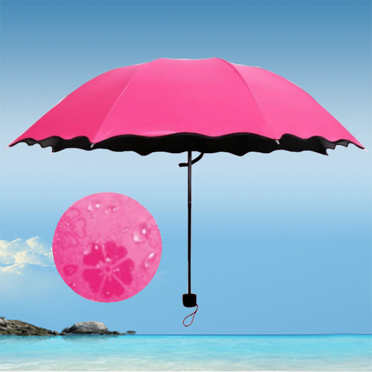 The manufacturer wholesals creative three-fold vinyl umbrellas that bloom upon contact with water, gift advertising umbrellas, and umbrellas that can be used as logos