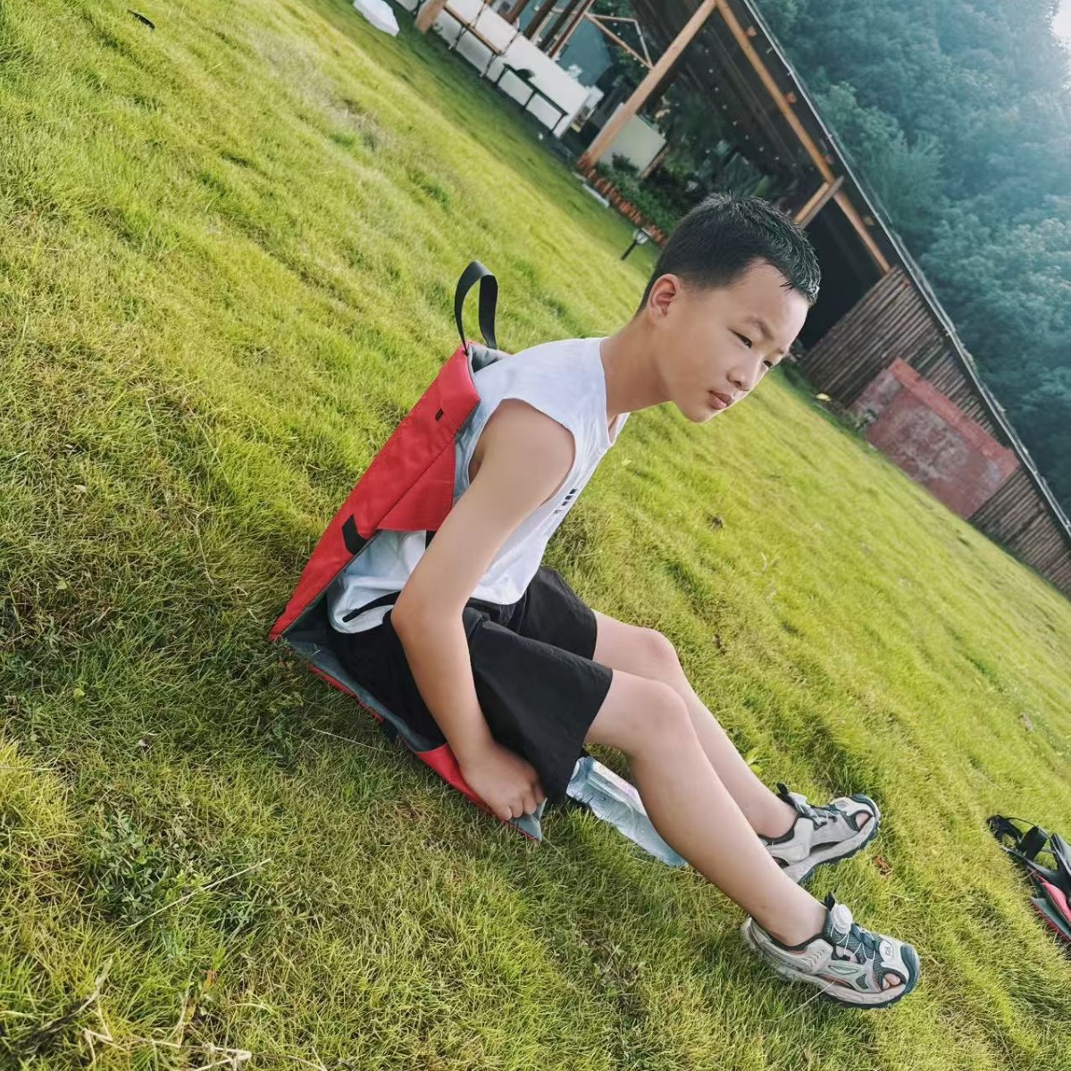Cross-border Amazon outdoor thickened anti-dirt seat cushion, camping convenient concert seat cushion with backrest, moisture-proof seat cushion Specification image