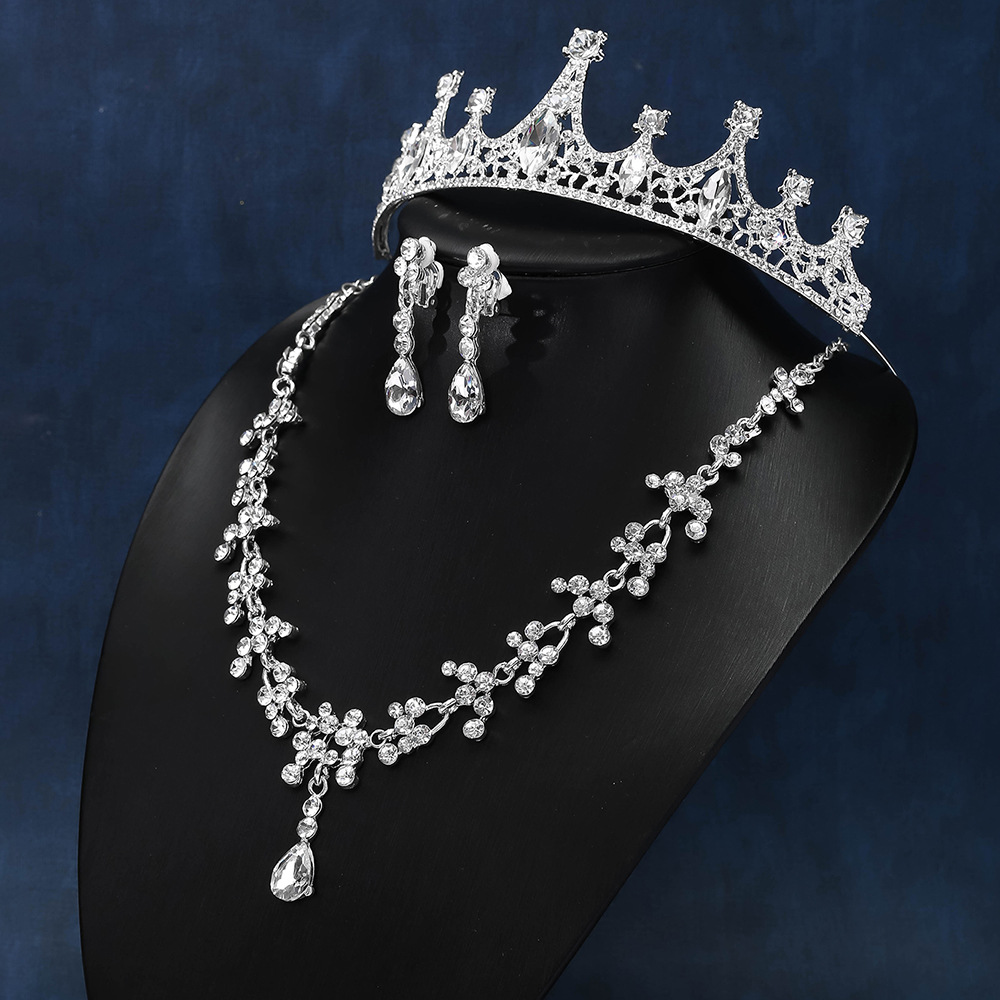 Luxurious bride chain, Korean-style bride accessories, high-end wedding accessories set, crown necklace, earrings Application Scenario