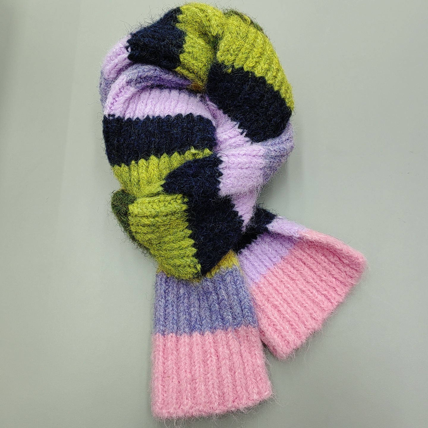 Korean retro seven-color patchwork knitted woolen scarf for women's autumn and winter couples, thickened, warm and versatile, trendy scarf details Picture