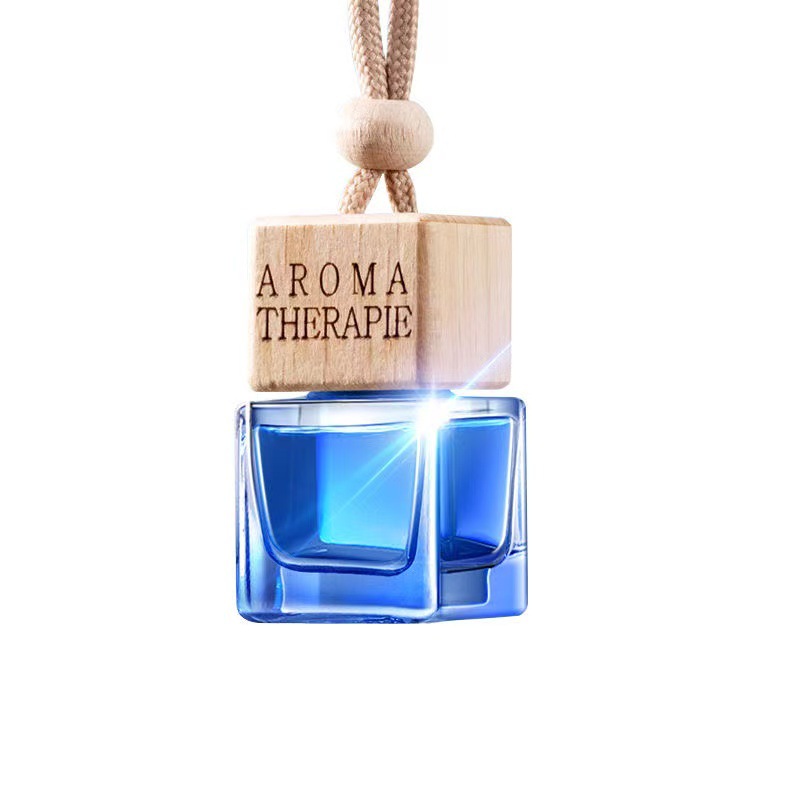 车载香薰/汽车香薰/香水/汽车用品/香水香薰白底实物图