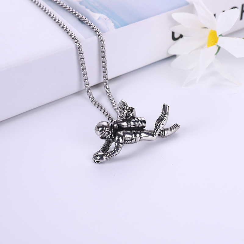 欧美潮流个性嘻哈潜水员男士长款项链现货直供吊坠饰品批发