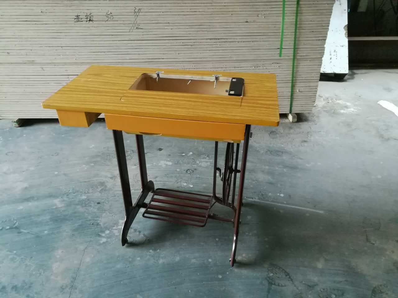 ماكينة الخياطة على طول الأنبوبة، الطراز القديم الذي يعمل على الأنبوب، والذي يعمل في المنازل Application Scenario
