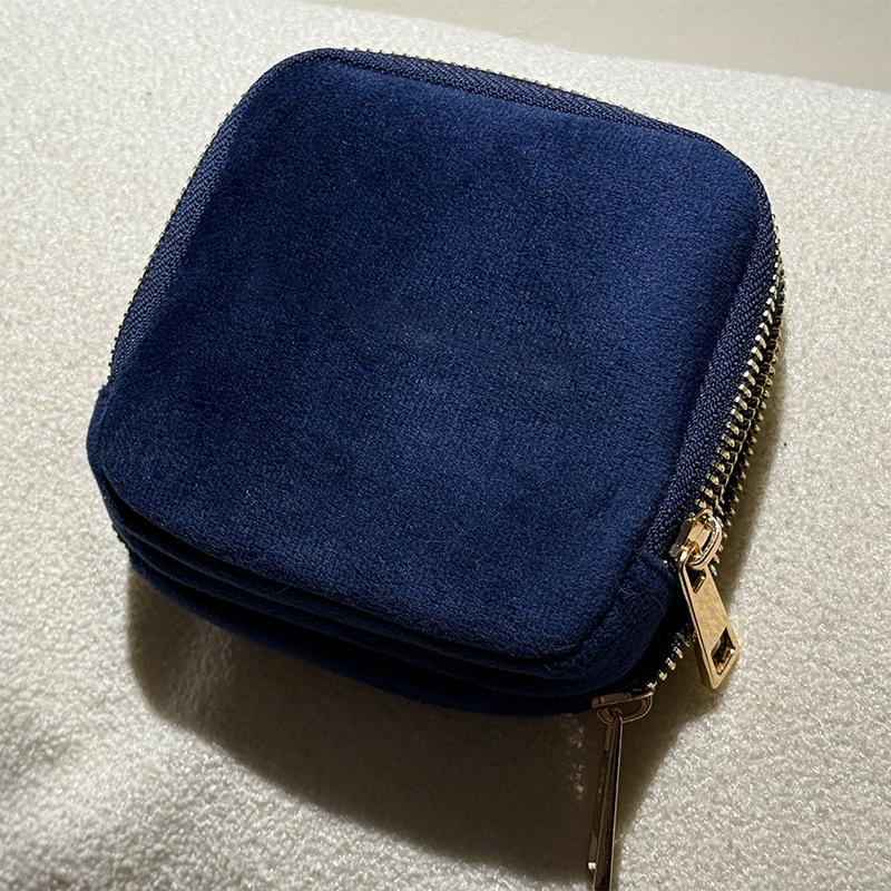 High-end multi-layer jewelry storage bag, velvet bracelet and chain storage bag, jewelry bag, retro portable jewelry bag Application Scenario