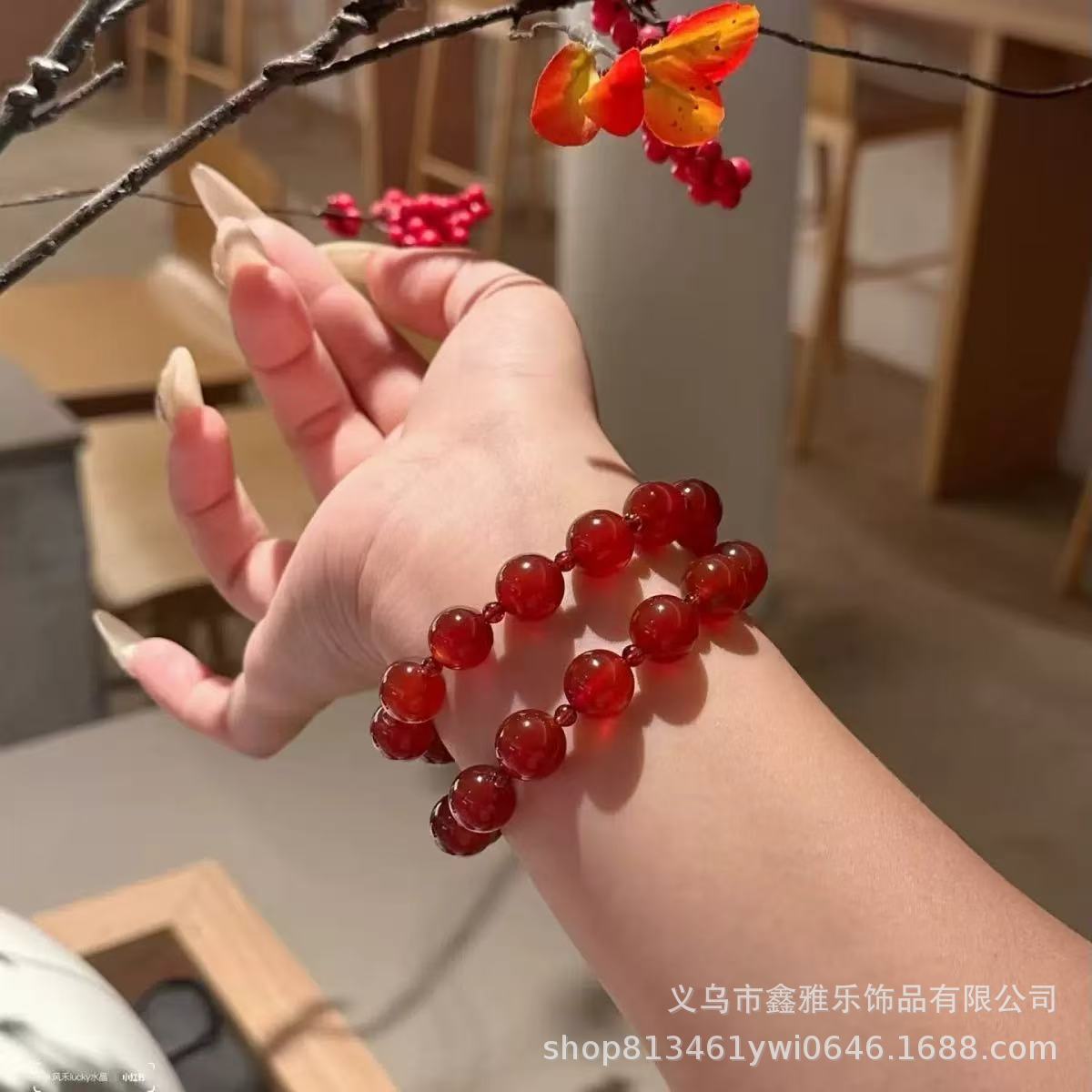 DB Red Bead bracelet, rice beads, wooden beads and other fashionable and simple women's bracelet accessory gift Application Scenario