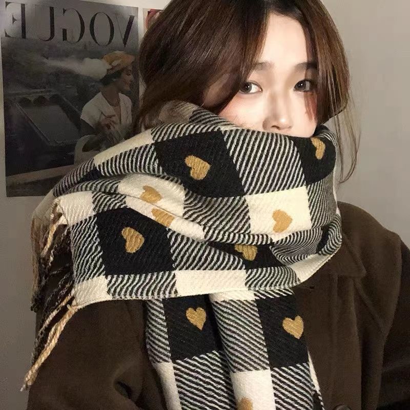 The same style of double-sided heart-shaped faux cashmere checkered scarf as on Xiaohongshu, featuring tassels for women in winter, is a retro long shawl neck in Korean style
