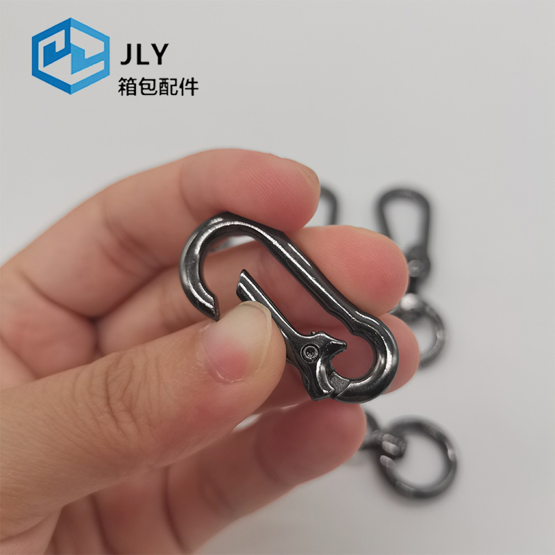 Alloy spring coil set, mountaineering buckle, hanging clock, cross-border stock wholesale, mobile phone lanyard accessories, environmentally friendly hook buckle Application Scenario
