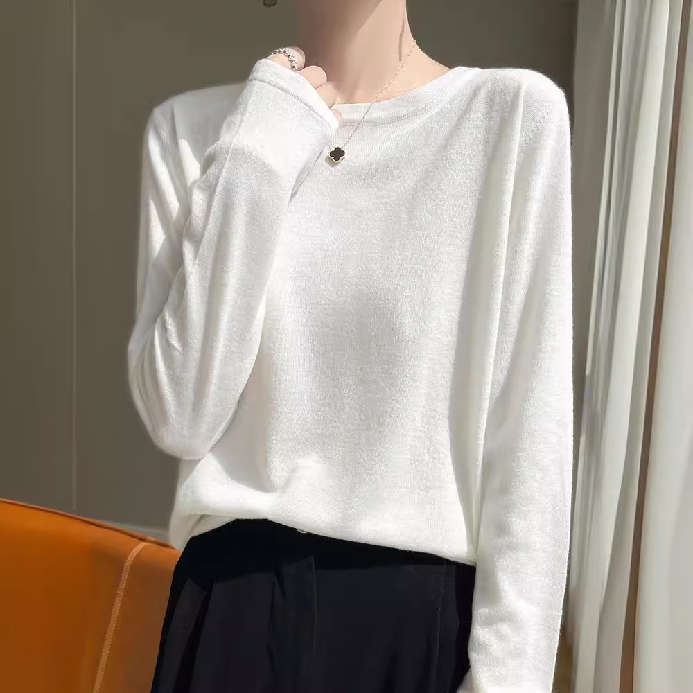 A fine-spun fine wool knitted sweater for women with a round neck, thin spring loose long-sleeved mulberry silk T-shirt, paired with a base layer top