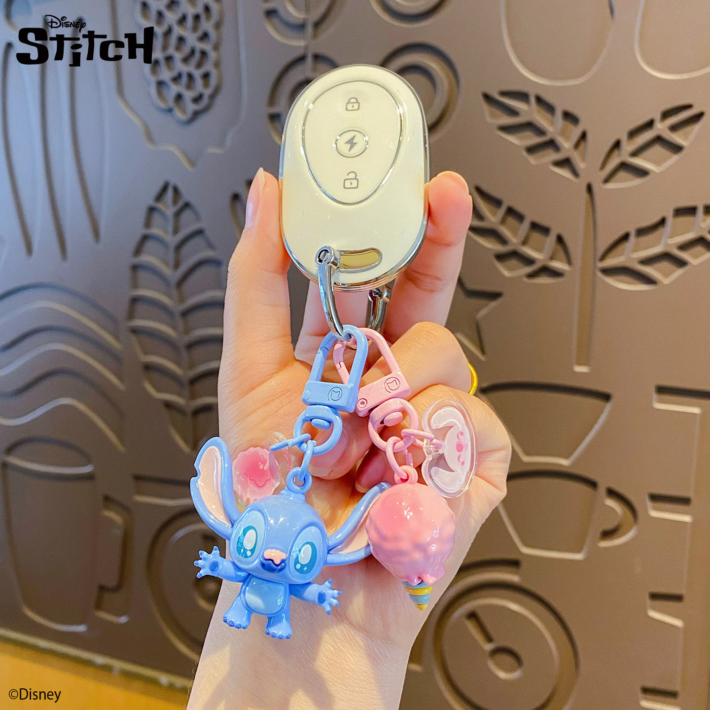 Official Stitch series Embrace Fluffy Ice keychain pendant, couple bag pendant, car key chain Specification image