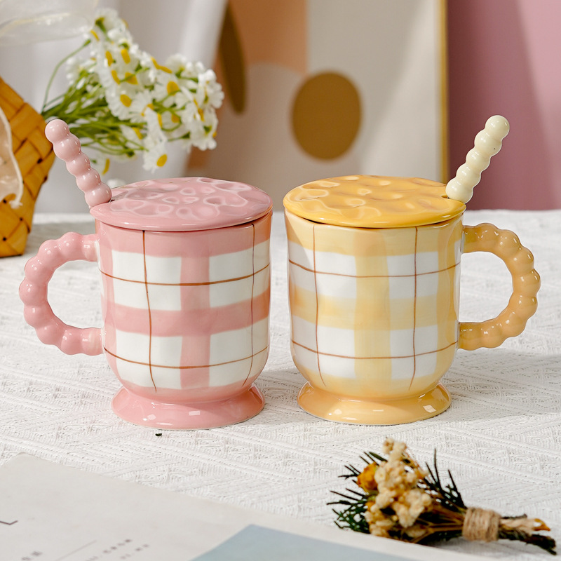 好看的马克杯带盖勺送闺蜜女生格纹早餐杯手绘釉下彩陶瓷喝水杯子