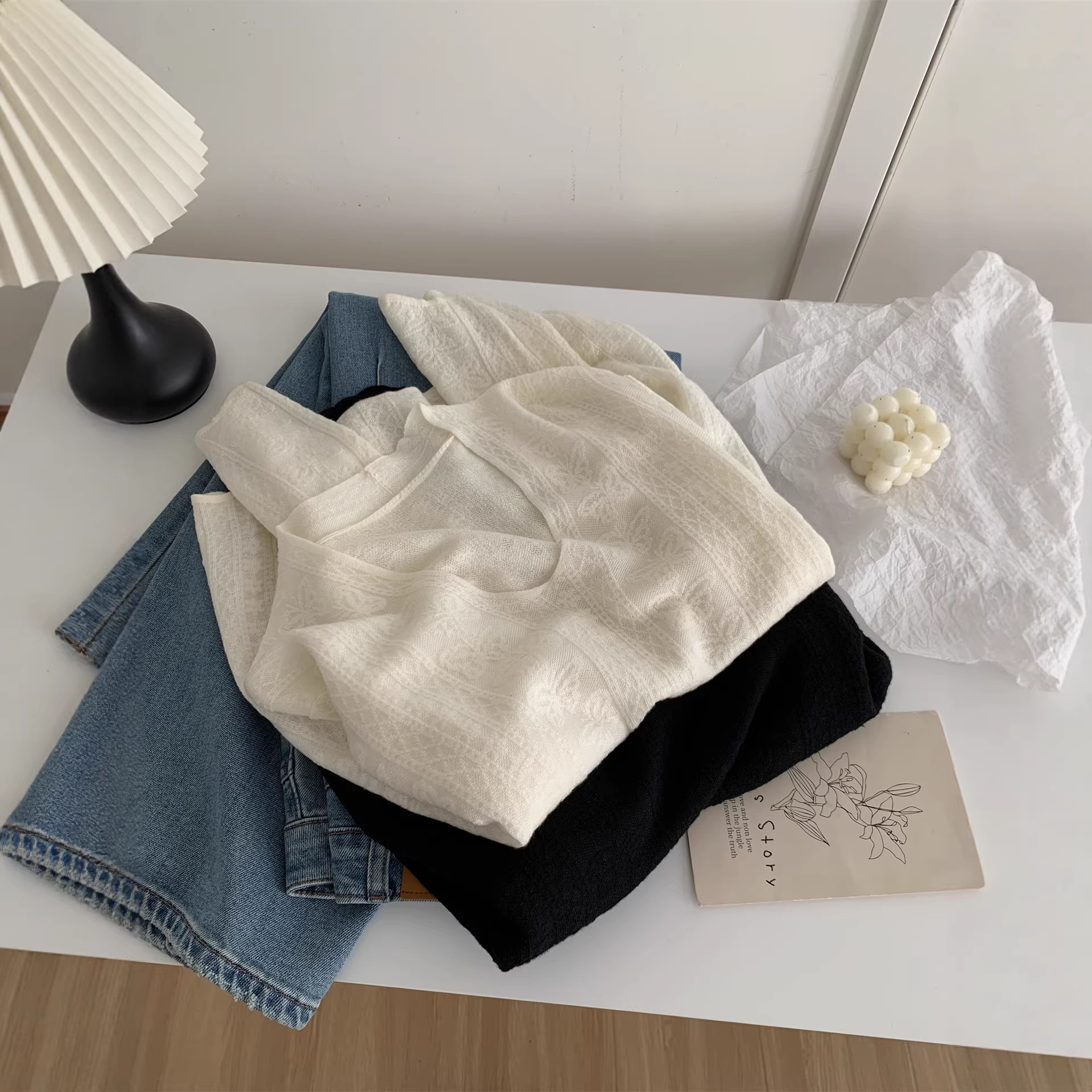Gentle vintage wool blend beige lace V-neck T-shirt for women, wavy hem knitted base layer details Picture