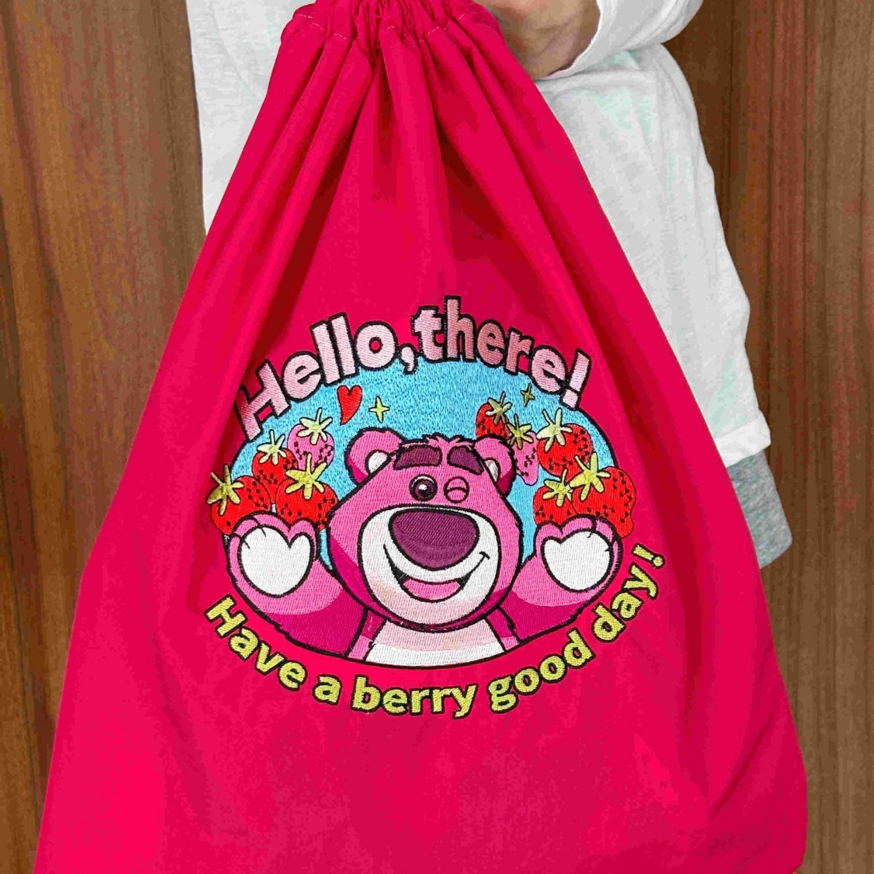 2024 strawberry bear mochila pequeña mochila mujer nuevo cross-body bolsa bolsa comercio versátil gran capacidad estudiante mochila verano details Picture