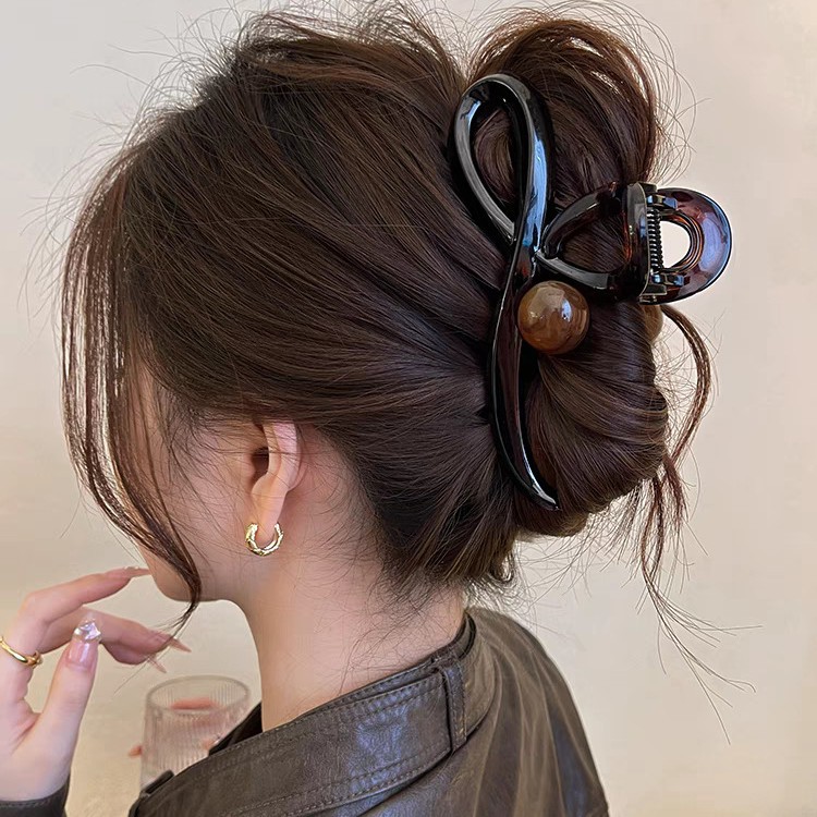 The 2025 new high-end Maillard grab clip, large women's back head shark clip hair clip, elegant hair accessory for summer details Picture
