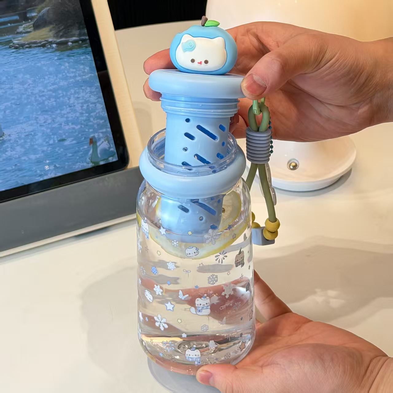 Cute apple cat drawstring water cup with tea strapping, large capacity, high-temperature resistant, anti-drop, special cup for students in class Application Scenario