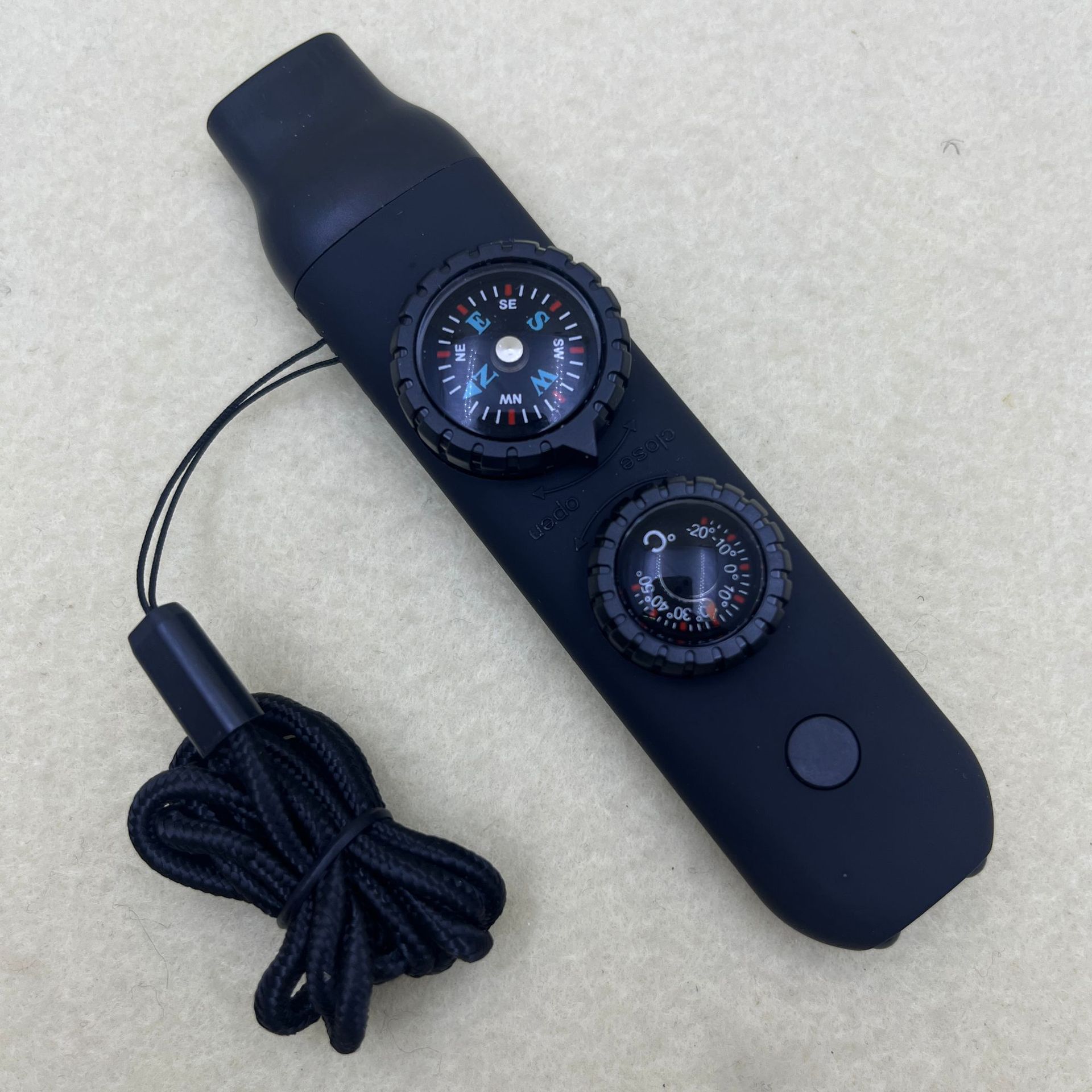 新款七合一多功能口哨求生哨求生口哨带LED灯温度计指南针放大镜