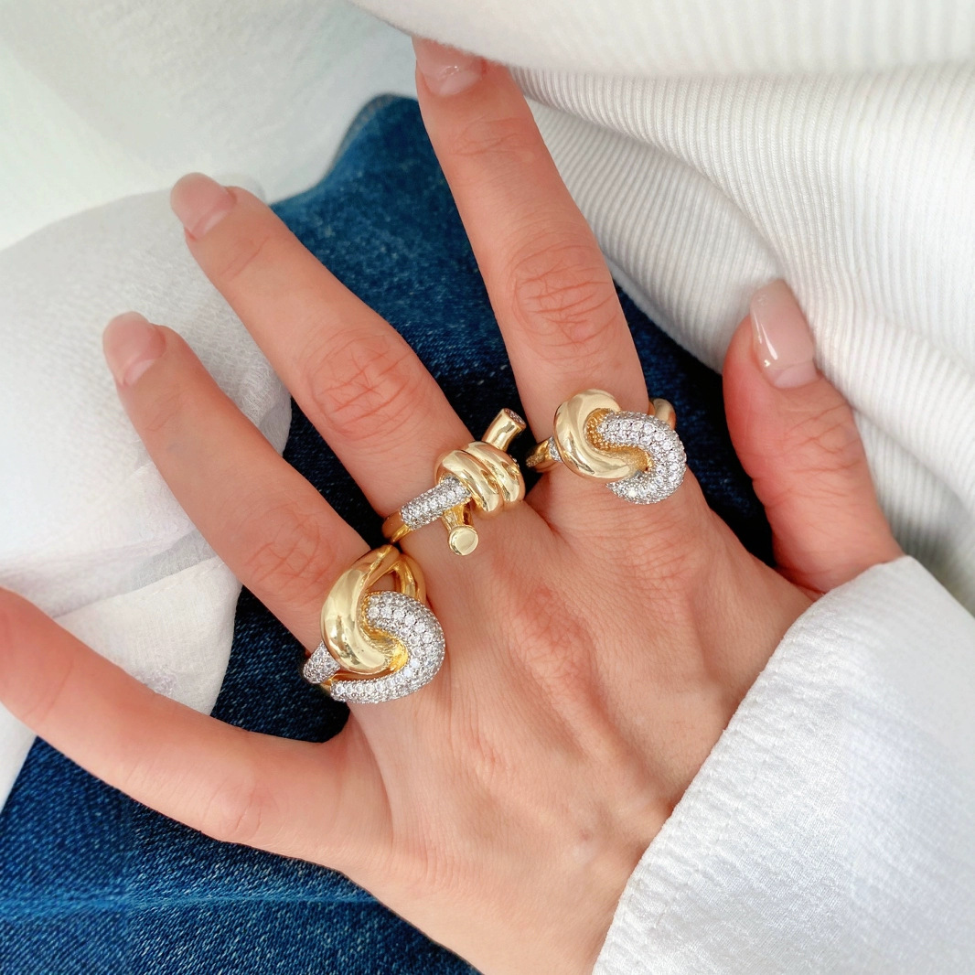European and American cross-border two-color electroplated diamond-encrusted ring, ins unique, niche and exaggerated ring, versatile and trendy finger full figure