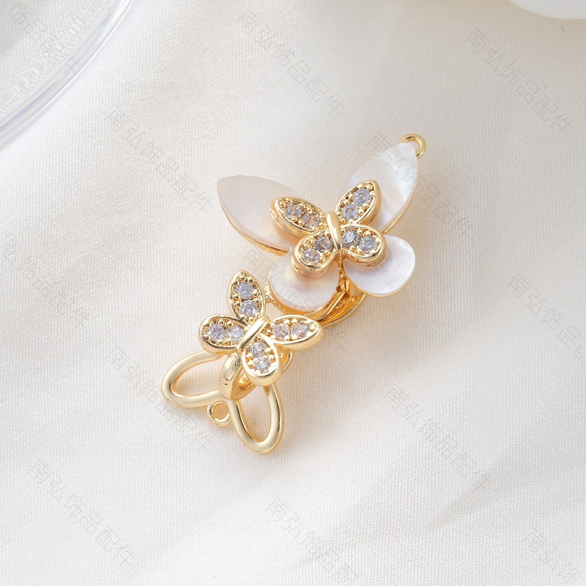 Copper-plated 18k high color retention, zirconium-inlaid white shell butterfly elastic buckle pearl necklace clasp DIY jewelry accessory Application Scenario