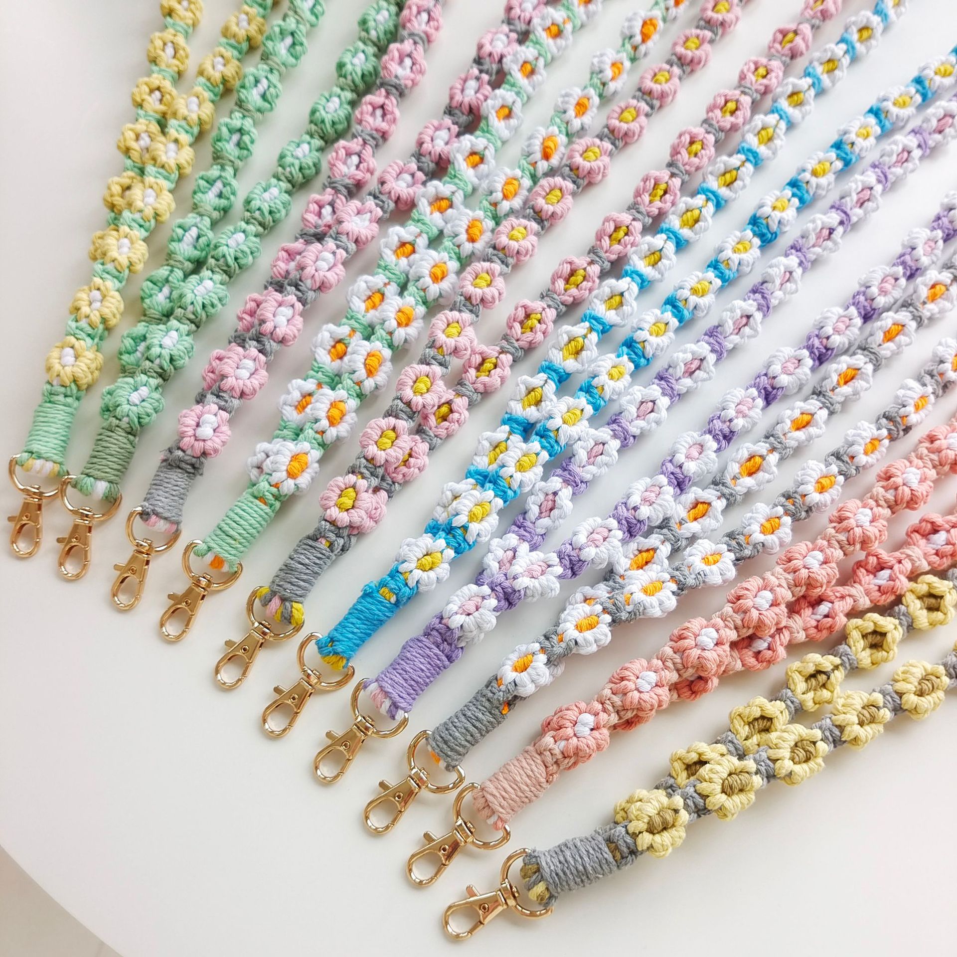 ins Daisy flower mobile phone lanyard chain, hand-woven European-style lanyard, fashionable cross-border bestseller mobile phone chain