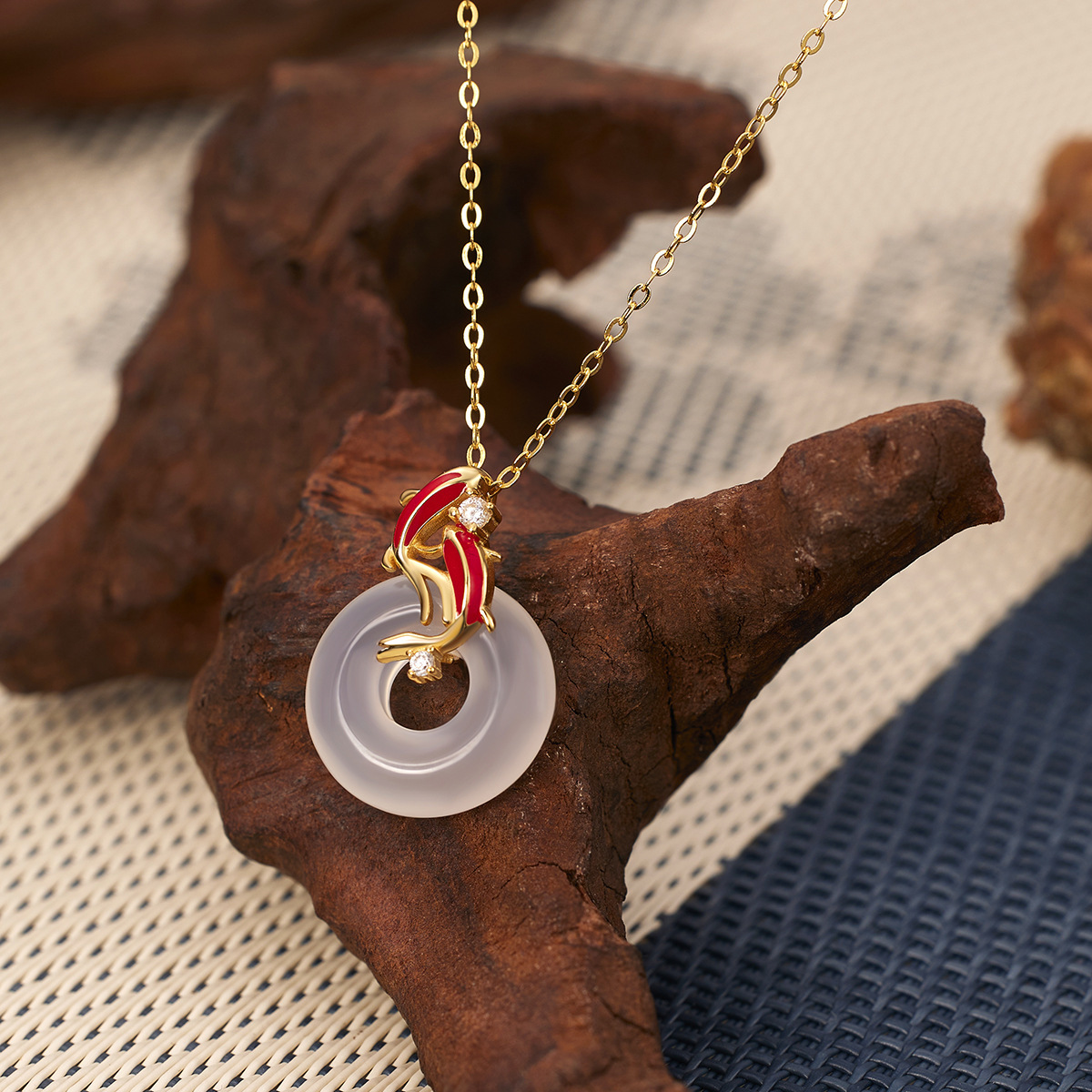 S925 Silver National Trend Resin Carp Collarbone Chain Koi Necklace, Women's inlaid white chalcedony Peace Pendant, Niche light Luxury Pendant Specification drawing