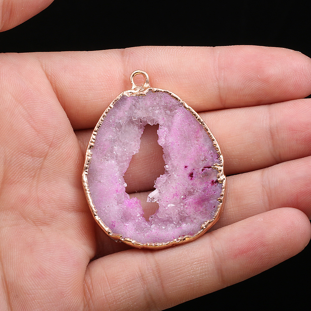 Natural semi-precious stone irregular agate pendant, hollow colored agate crystal pendant, DIY necklace accessory Application Scenario