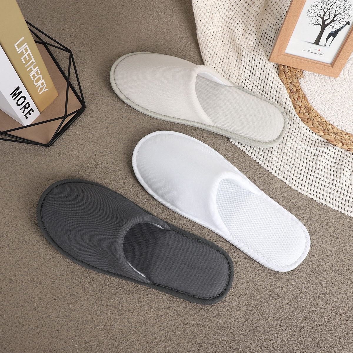 Cross-border wholesale of hotel supplies, disposable slippers for hotels, guesthouses and homestays, Zhenmei fabric, anti-slip for home use, high-end for household use details Picture