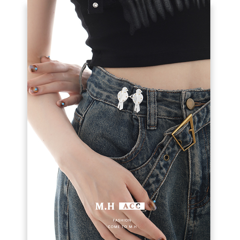 A women's waistband adjustable buckle in the shape of a letter letter bird, a retro and luxurious adjustable accessory for the waist Specification image