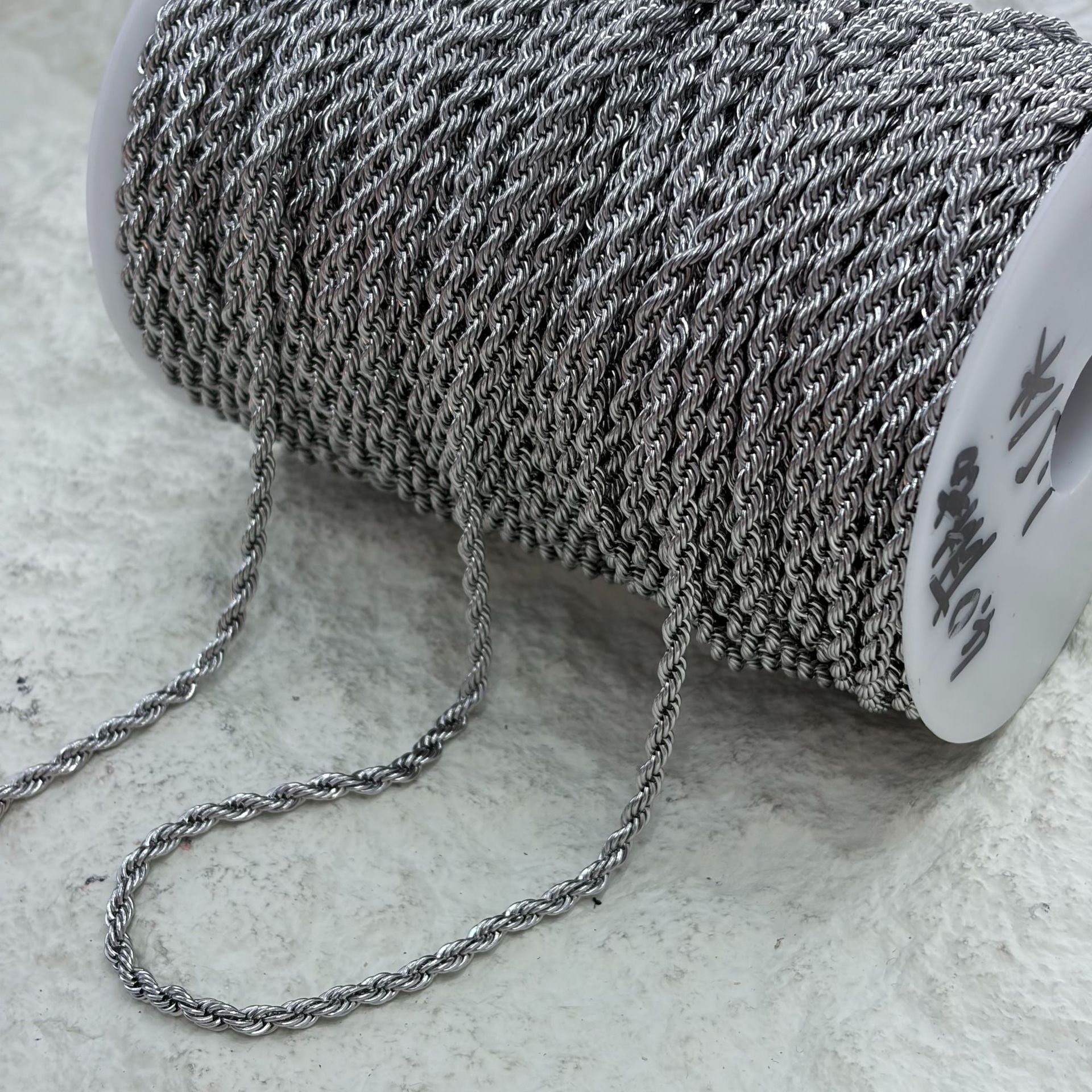 Metal twist chains, stainless steel twisted ropes, twist chains, jewelry accessories, bracelets, necklaces, semi-finished chains, multiple specifications