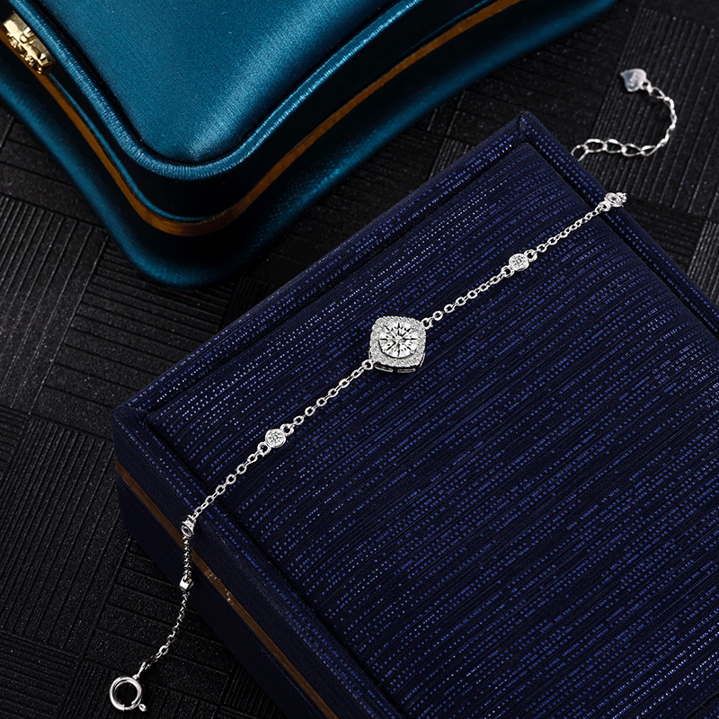 Zhuoheng Select S925 Silver Bracelet 50 points Mosan Bracelet Giant Flash Classic Square Diamond Chain set with diamonds luxurious and elegant jewelry