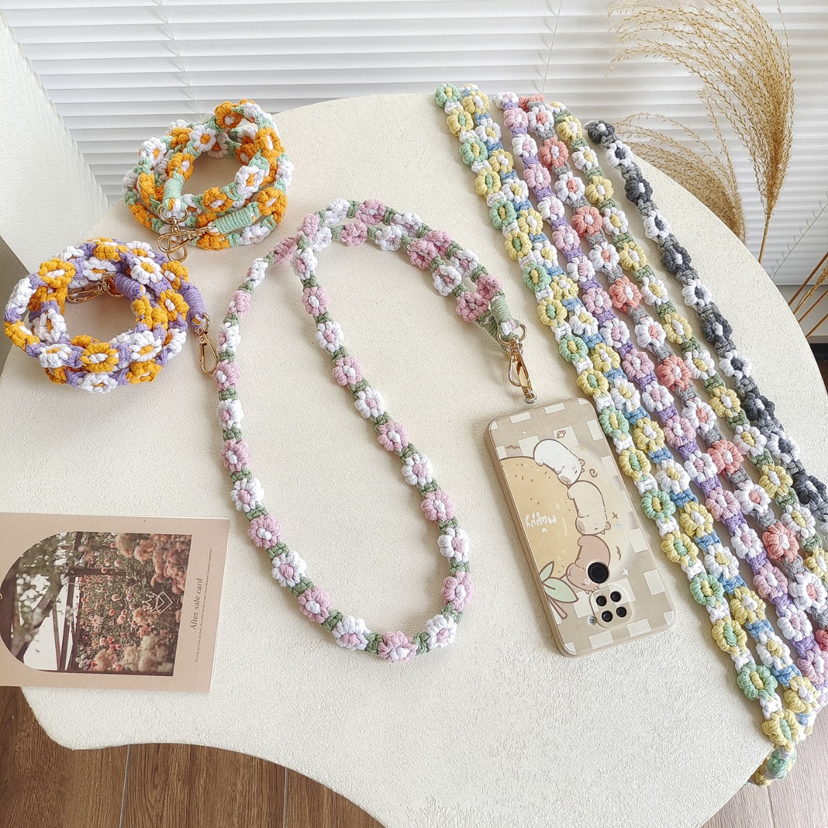 Factory direct sales, cross-border best-selling Bohemian woven Daisy flower name tag neck lanyard, mobile phone lanyard, shoulder strap for women