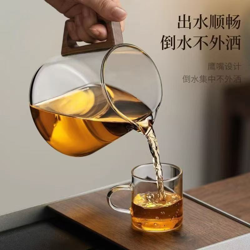 Thickened heat-resistant glass fair cup, household square tea dispenser, tea pouring public cup, filter, wholesale Gongfu tea sets details Picture