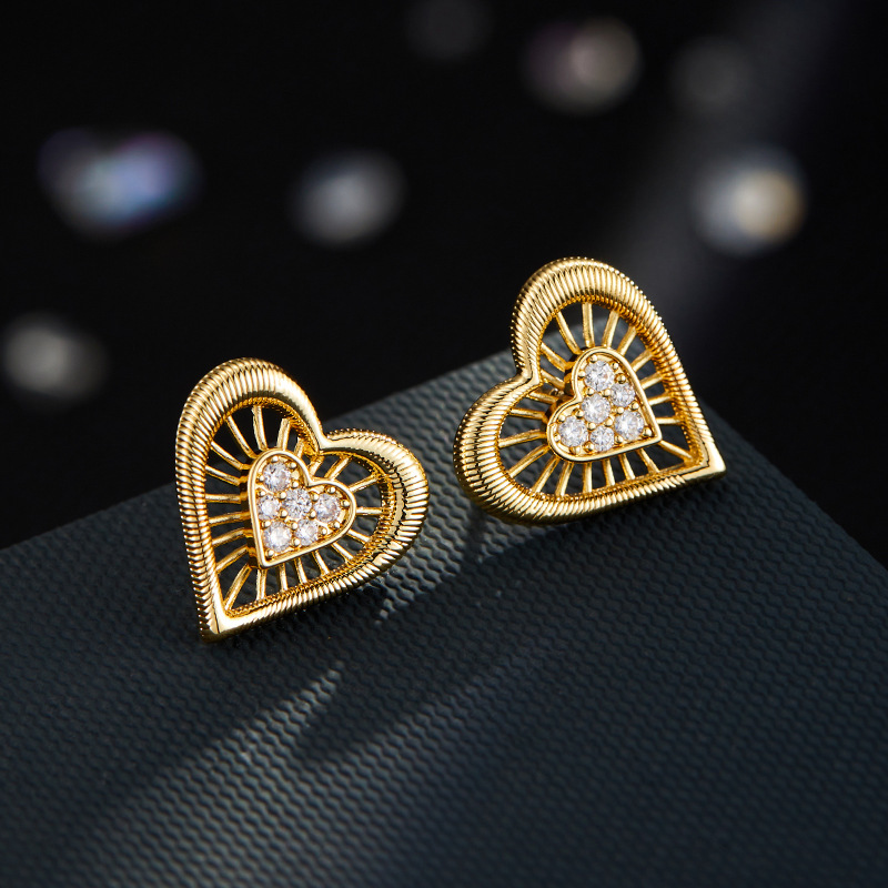 Light luxury and high-end hollowed-out heart-shaped earrings, copper alloy, real gold electroplated with zircon s925 silver needle, versatile women's earrings Application Scenario