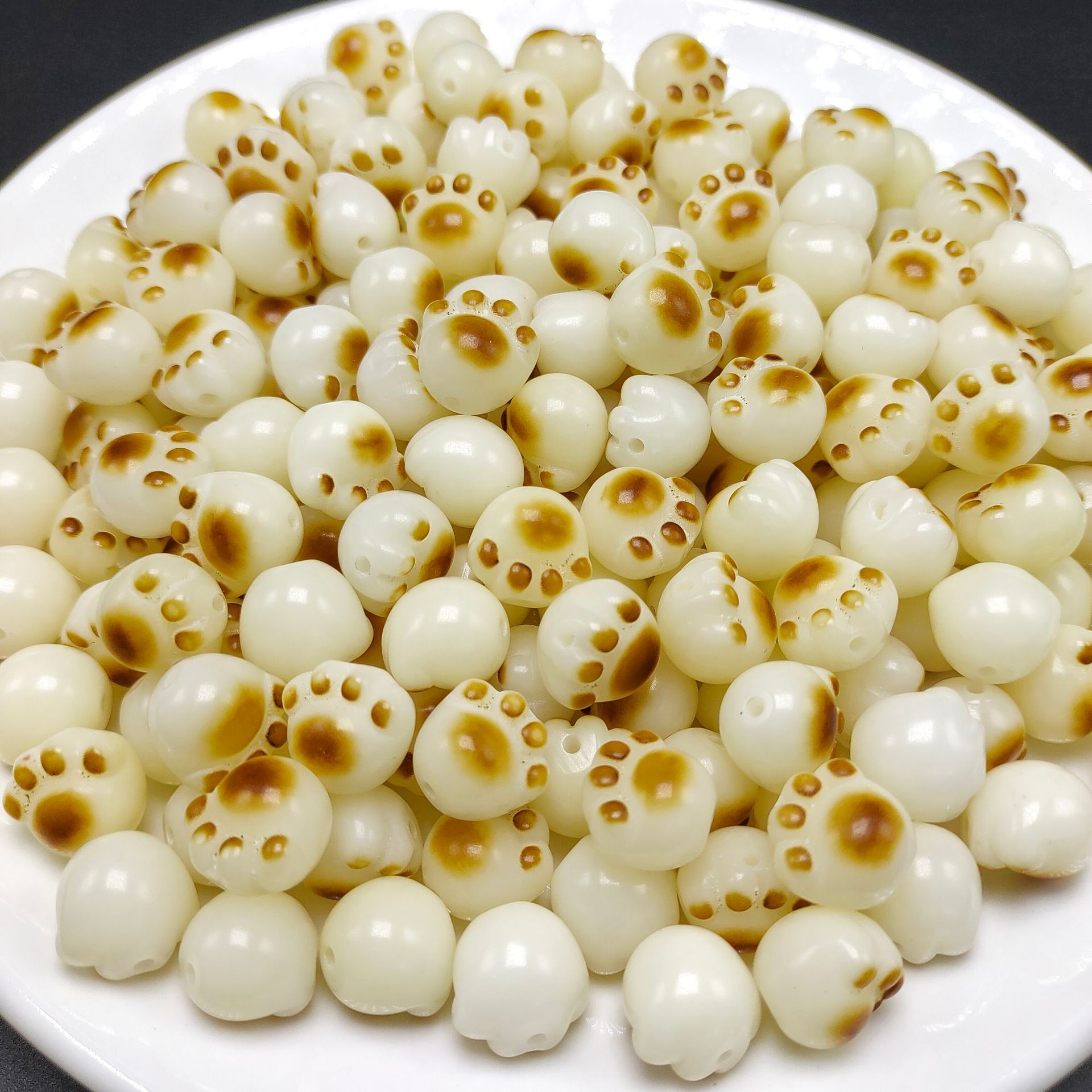 Natural Bodhi root carvings, charcoal-burned cat PAWS, cat scattered beads, single cat paw Bodhi root bracelet, cultural and artistic accessories