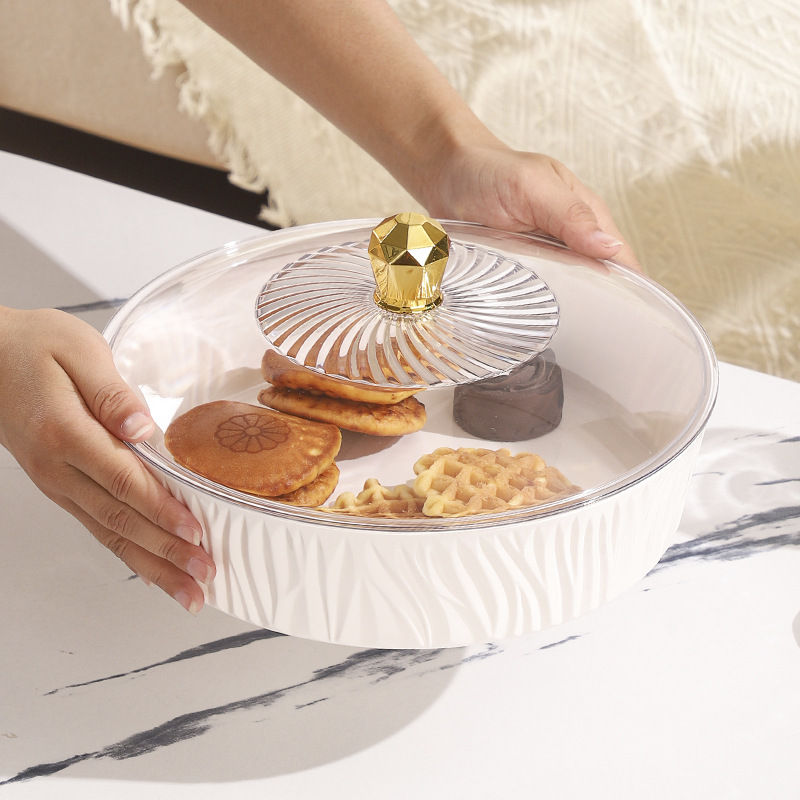 A light luxury round fruit plate with a plastic lid, a desktop candy and snack storage box, a high-end dried fruit plate for home living room Application Scenario