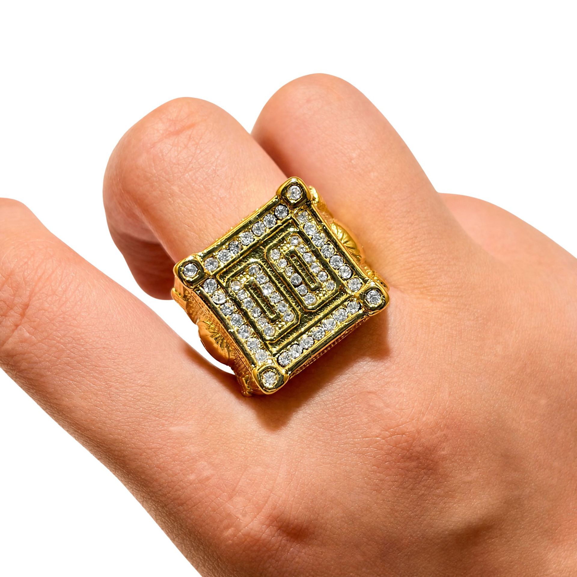 Cross-border retro men's titanium steel ring, embossed square badge ring, hip-hop punk wide finger ring, gold and silver jewelry Specification image