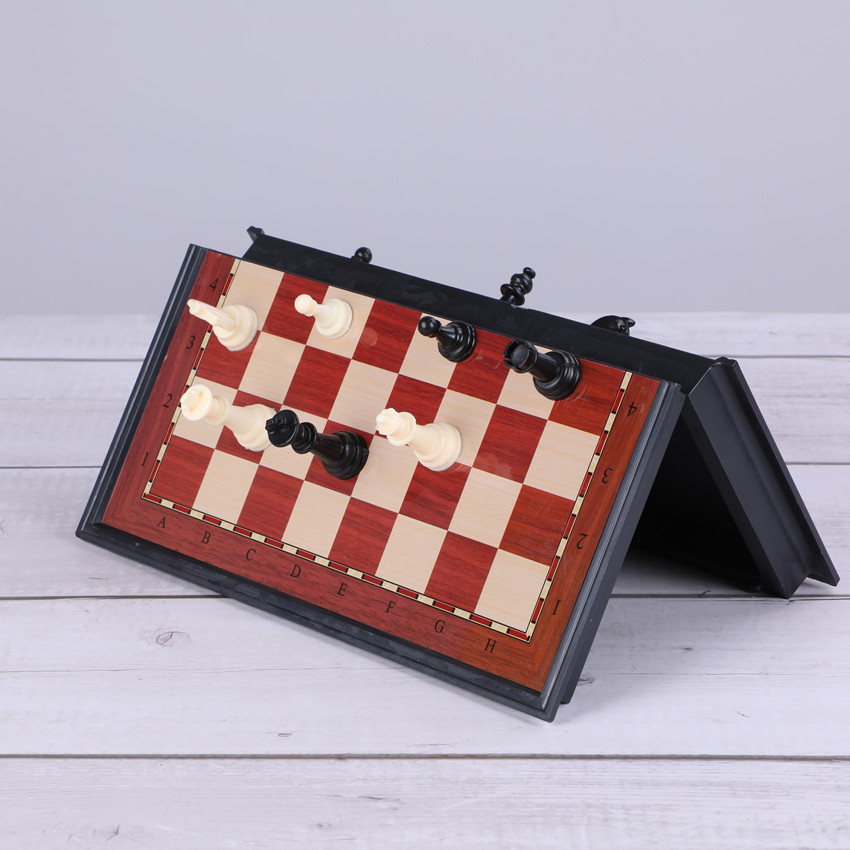 Plastic magnetic chess children's competition special folding color box game chess intelligence portable children's intelligence Application Scenario