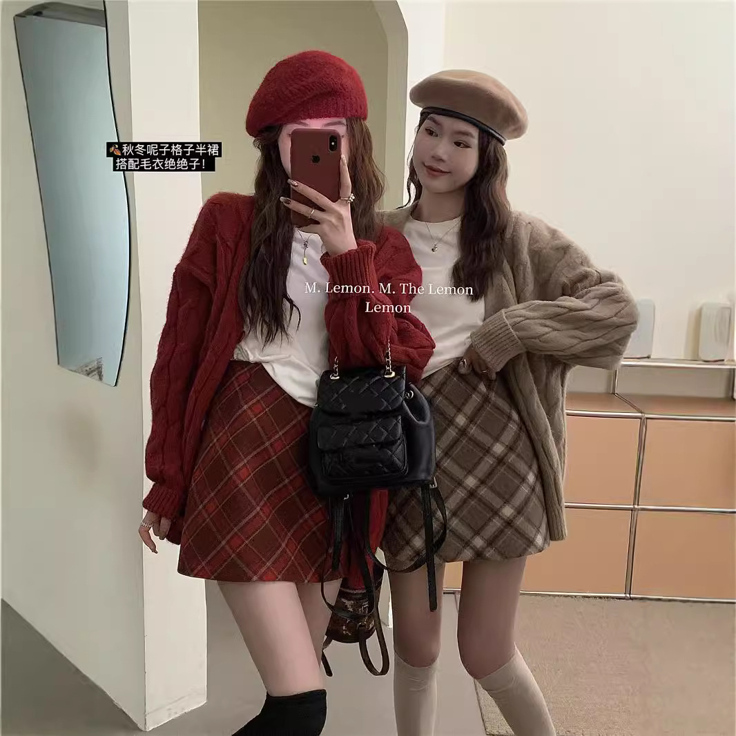 2024 Autumn/Winter new Korean-style chic woolen high-waisted thick A-shaped short skirt, concealing flesh and slimming, plaid skirt for women