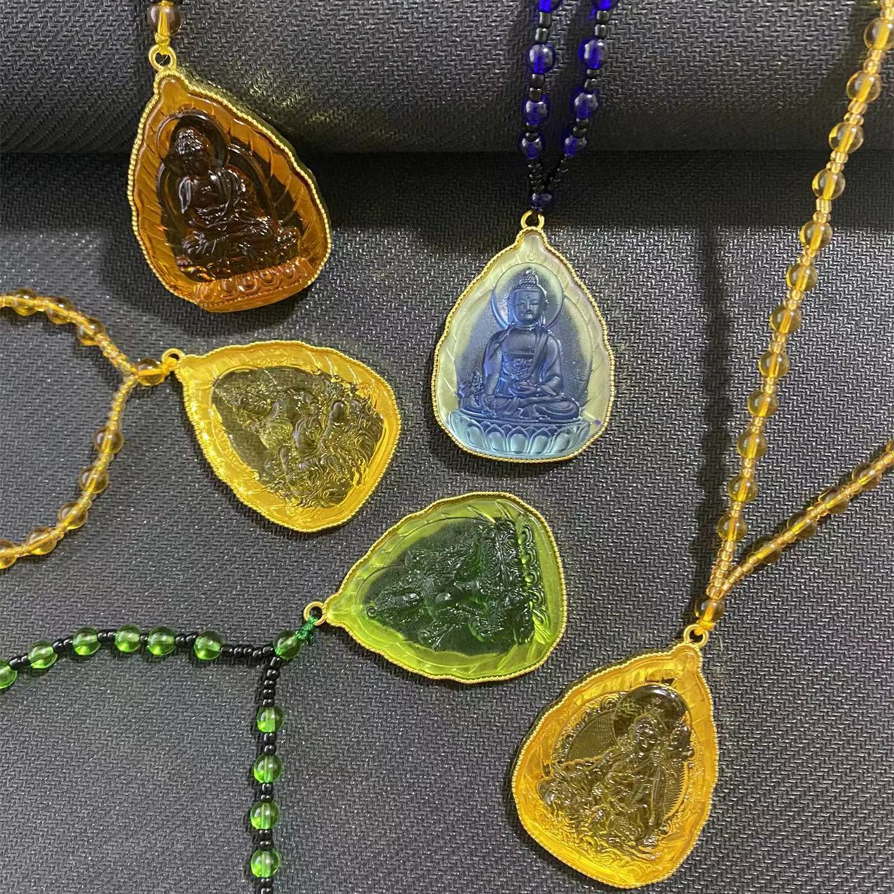 Retro lace-trimmed gold-encrusted color-preserving Buddha statue sweater chain, ethnic style Medicine Buddha necklace, live-streaming street stall accessories wholesale Item Picture