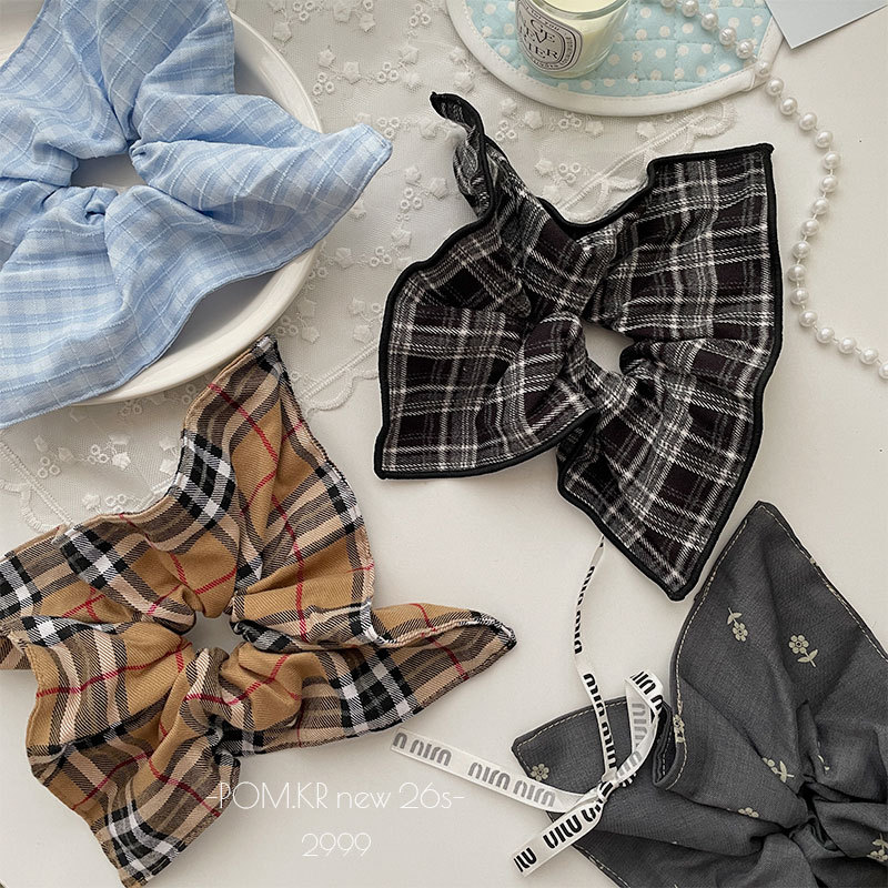 The retro checkered square large-sized hair band for autumn and winter, the same high-end girl's hair accessory as the blogger, with a low ponytail hair tie details Picture