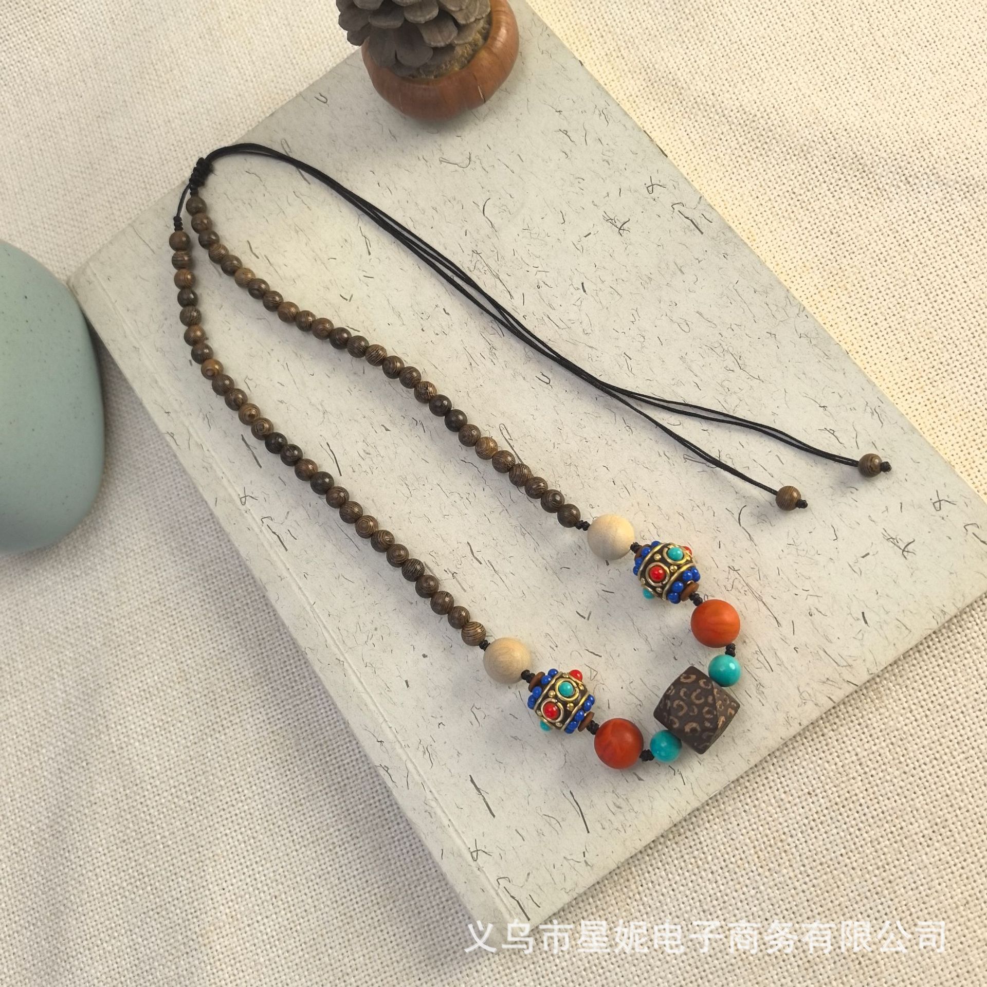 Elegant pearl necklace, short lanyard jewelry for women, classic accessory, fashionable and versatile women's necklace details Picture