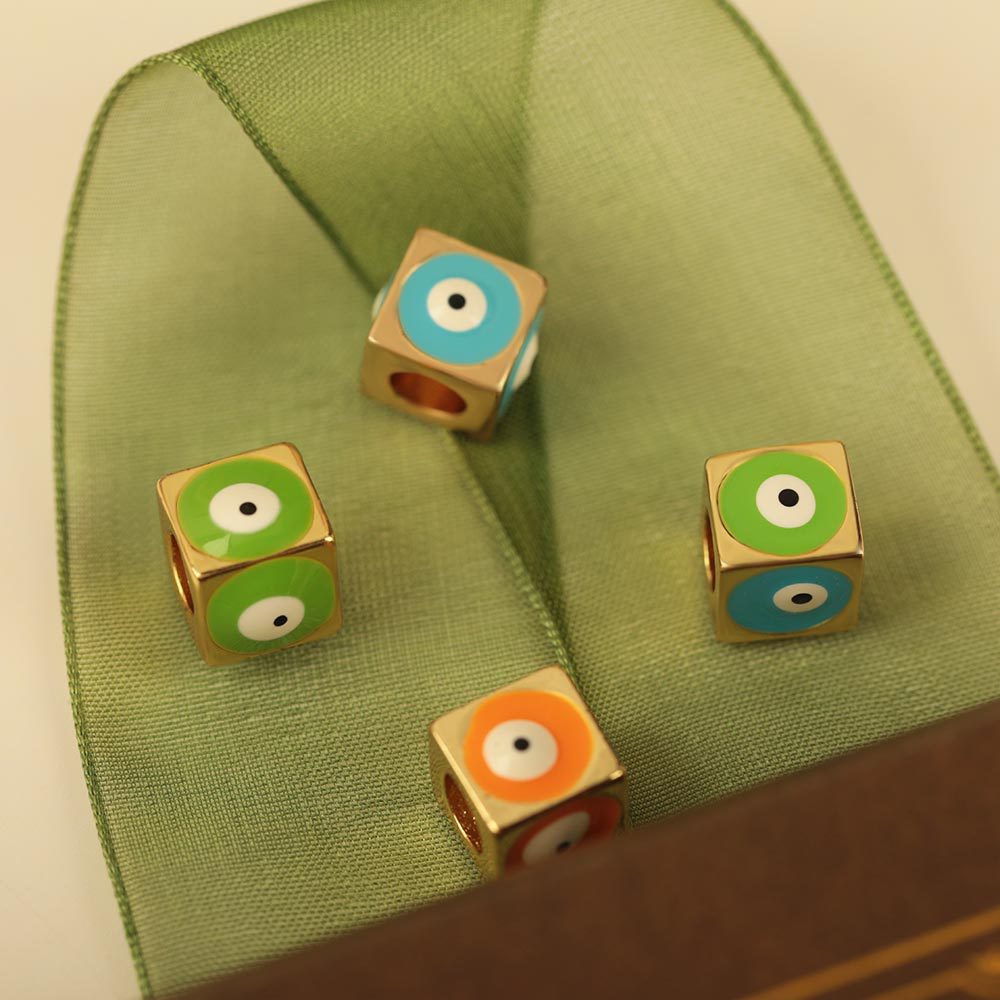 New women's accessories: Square oil-dripping Devil's Eye necklace, bracelet, pendant, pendant, handcrafted small accessories Application Scenario