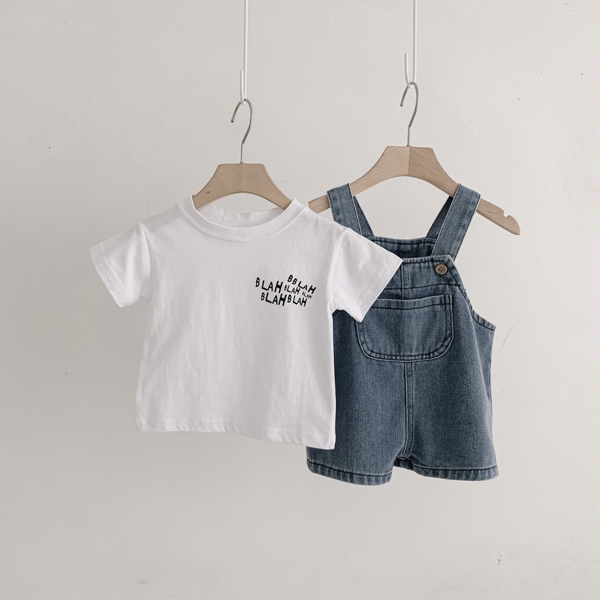 Baby denim carrier shorts Set 2025 New style Children's white T-shirt Summer thin two-piece set for boys and girls Application Scenario