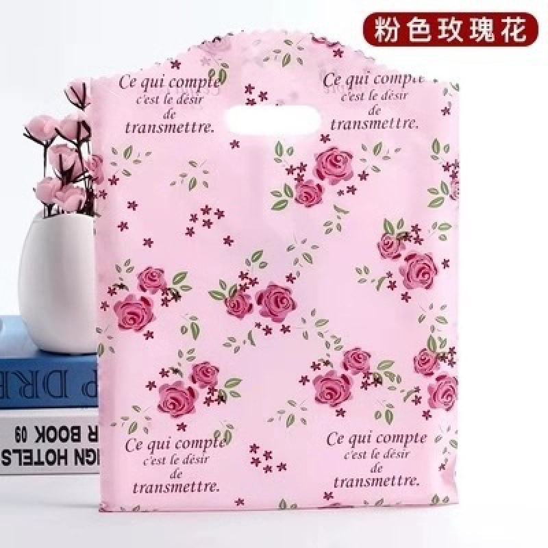 Wholesale of plastic bags in stock, including large, medium and small plastic packaging handbags, men's, women's and children's clothing, gift bags for clothing stores Application Scenario