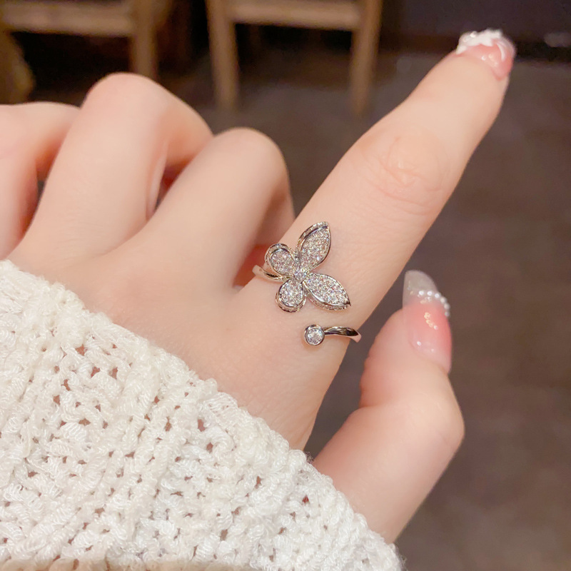 The new summer collection features a minimalist micro-inlaid zircon butterfly open-mouth ring with a unique and fashionable design. It is a versatile index ring that pairs well with accessories Specification image
