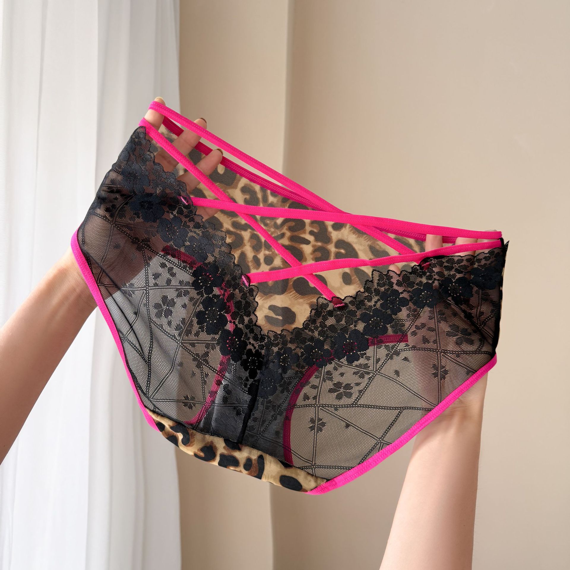 2026's best-selling high-end sexy cut-out leopard print high-waisted seamless lace underpants for women, seductive pure desire triangle pants