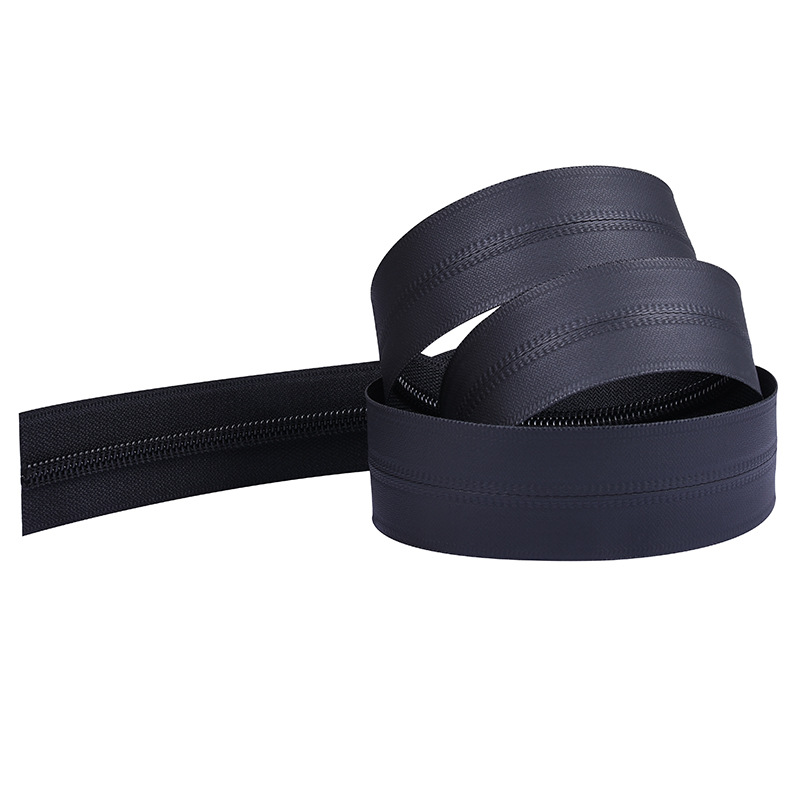 5# black PVC waterproof zipper in stock, matte and glossy, water-repellent, suitable for various water-repellent waist bags and clothing details Picture