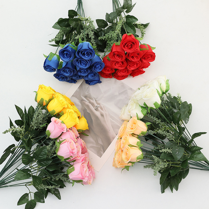 A simulation of 12 lovers' roses, a bride's bouquet, artificial flowers, and decorations for the wedding hall, along with a large bouquet of roses Item Picture